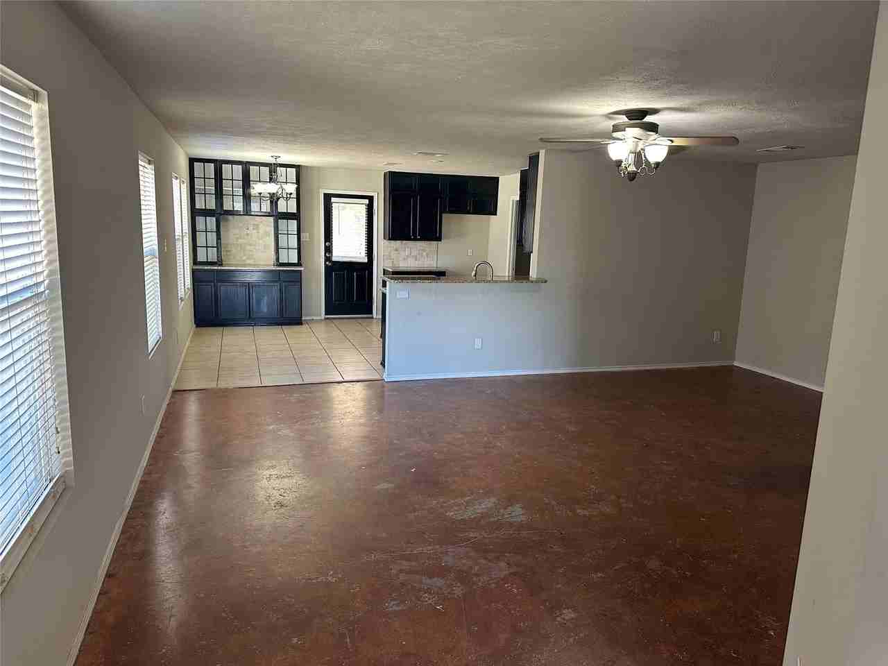 5500 Glenshee Dr - Photo 2 of 10