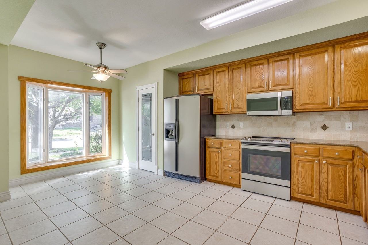 4409 New Meadow Dr - Photo 3 of 17