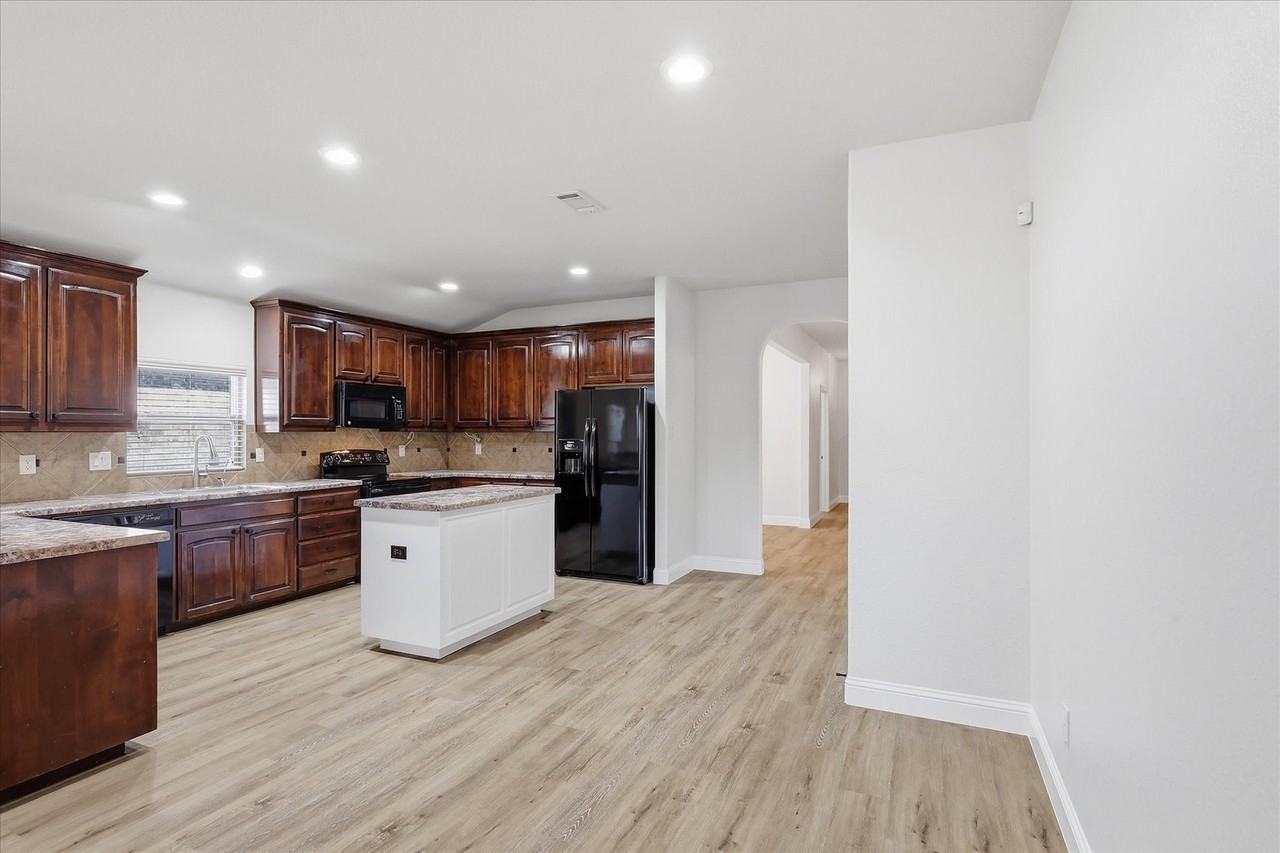 4516 Remuda Ln - Photo 7 of 24