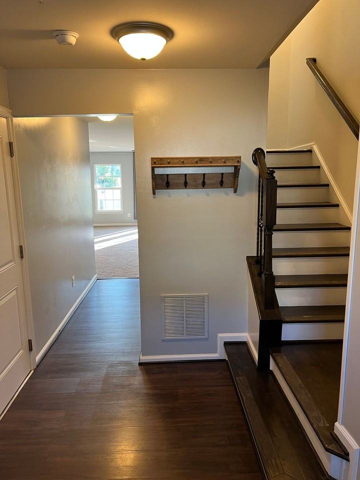 927 Brechin Ln - Photo 5 of 42