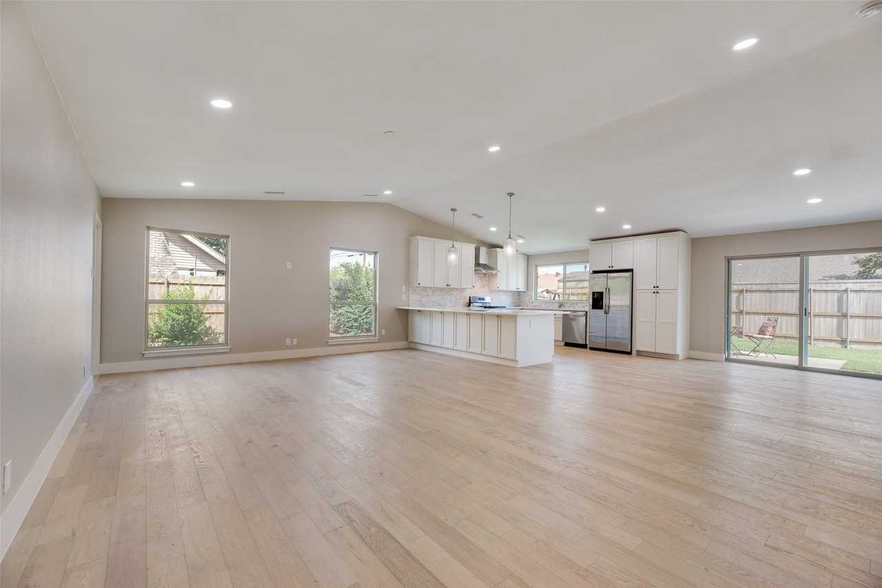 1101 Hadrian Ct - Photo 5 of 21