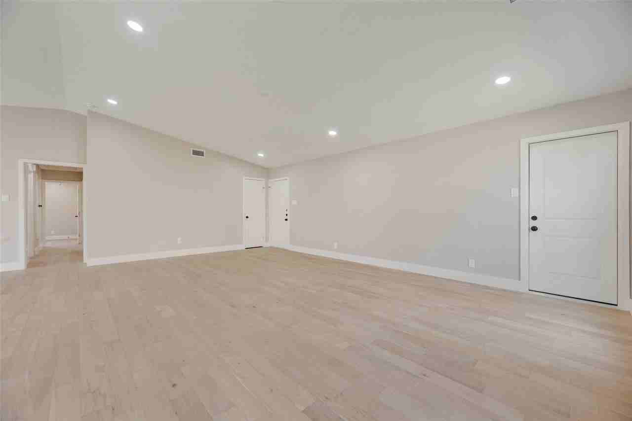 1101 Hadrian Ct - Photo 6 of 21