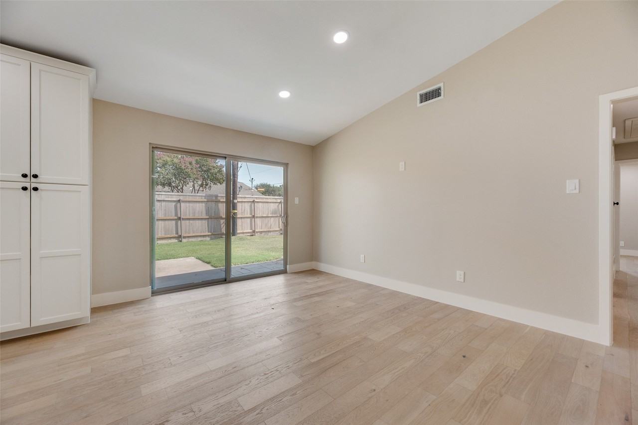 1101 Hadrian Ct - Photo 7 of 21
