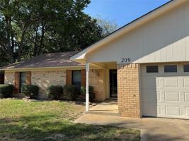 featured image of 209 Magnolia Ln