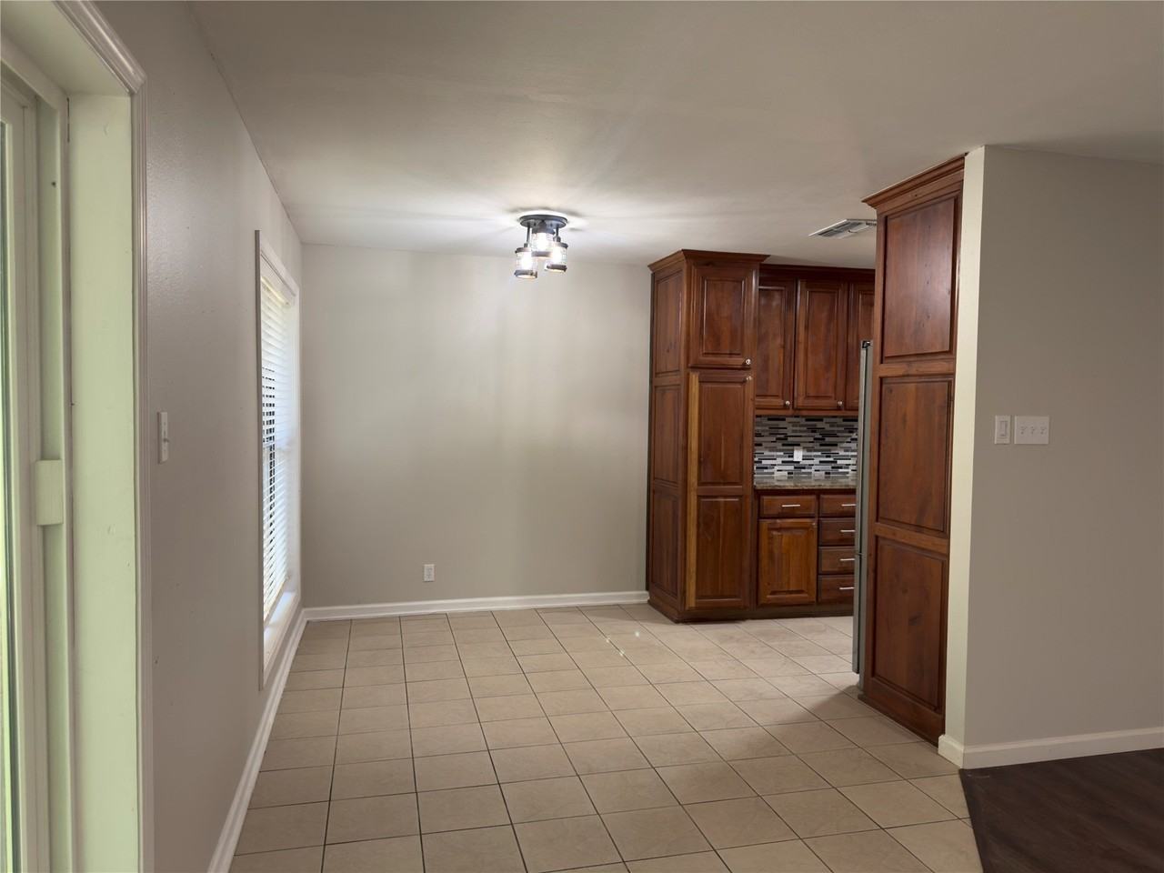 209 Magnolia Ln - Photo 5 of 16