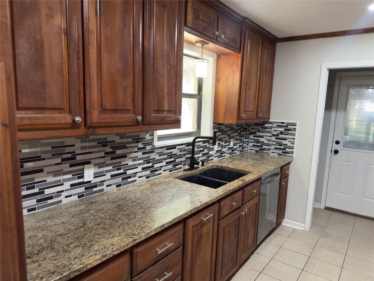 209 Magnolia Ln - Photo 6 of 16