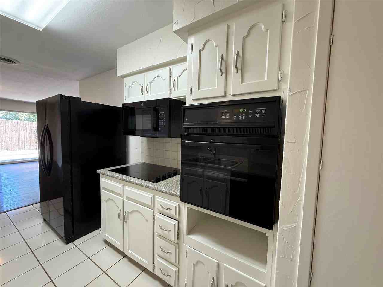 818 Fontana Ave - Photo 6 of 17