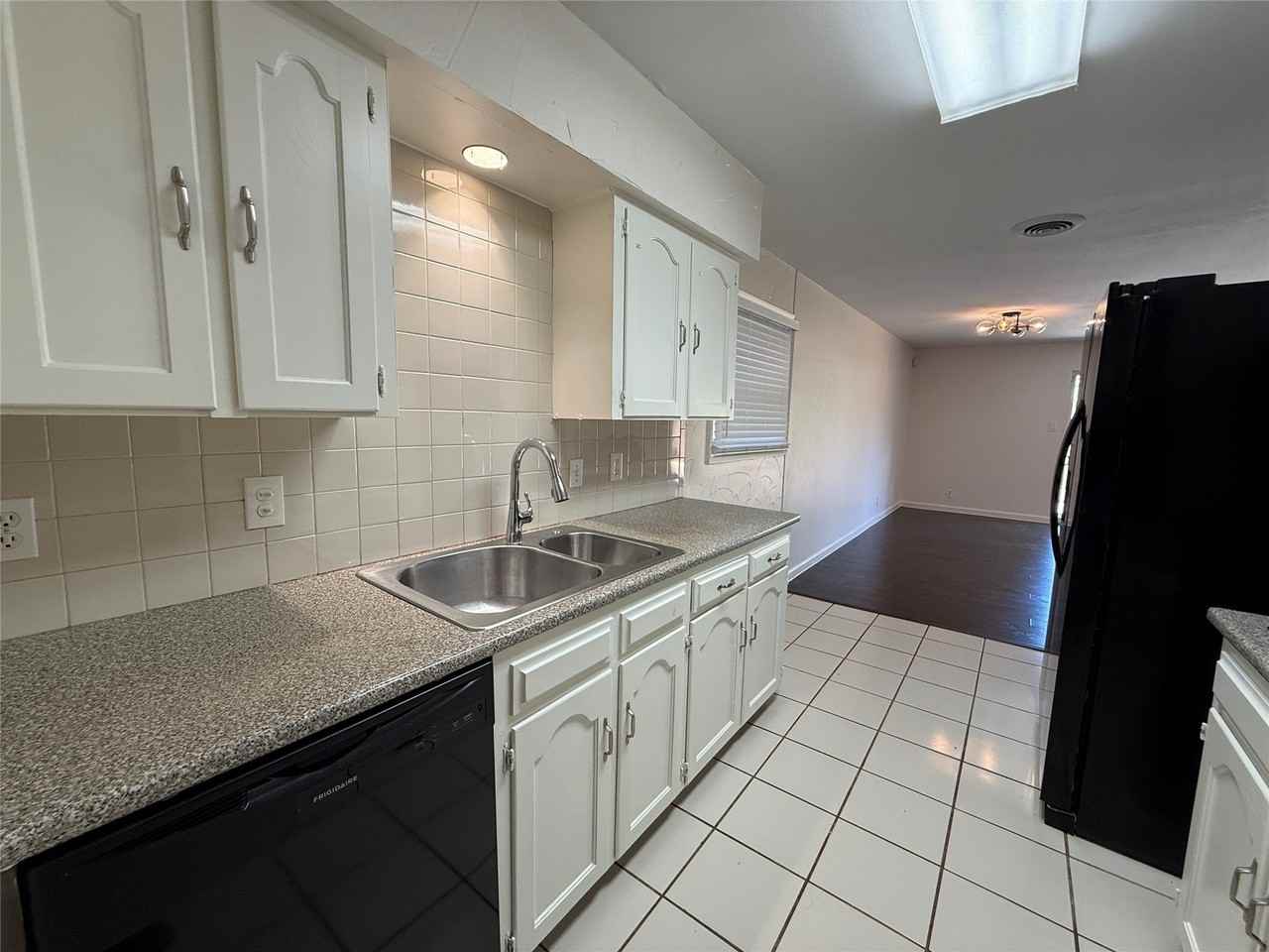 818 Fontana Ave - Photo 7 of 17