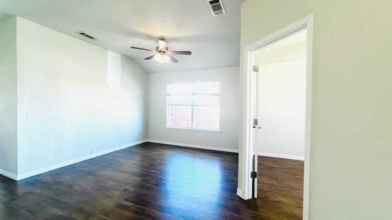 2506 Deer Run Ct - Photo 3 of 36