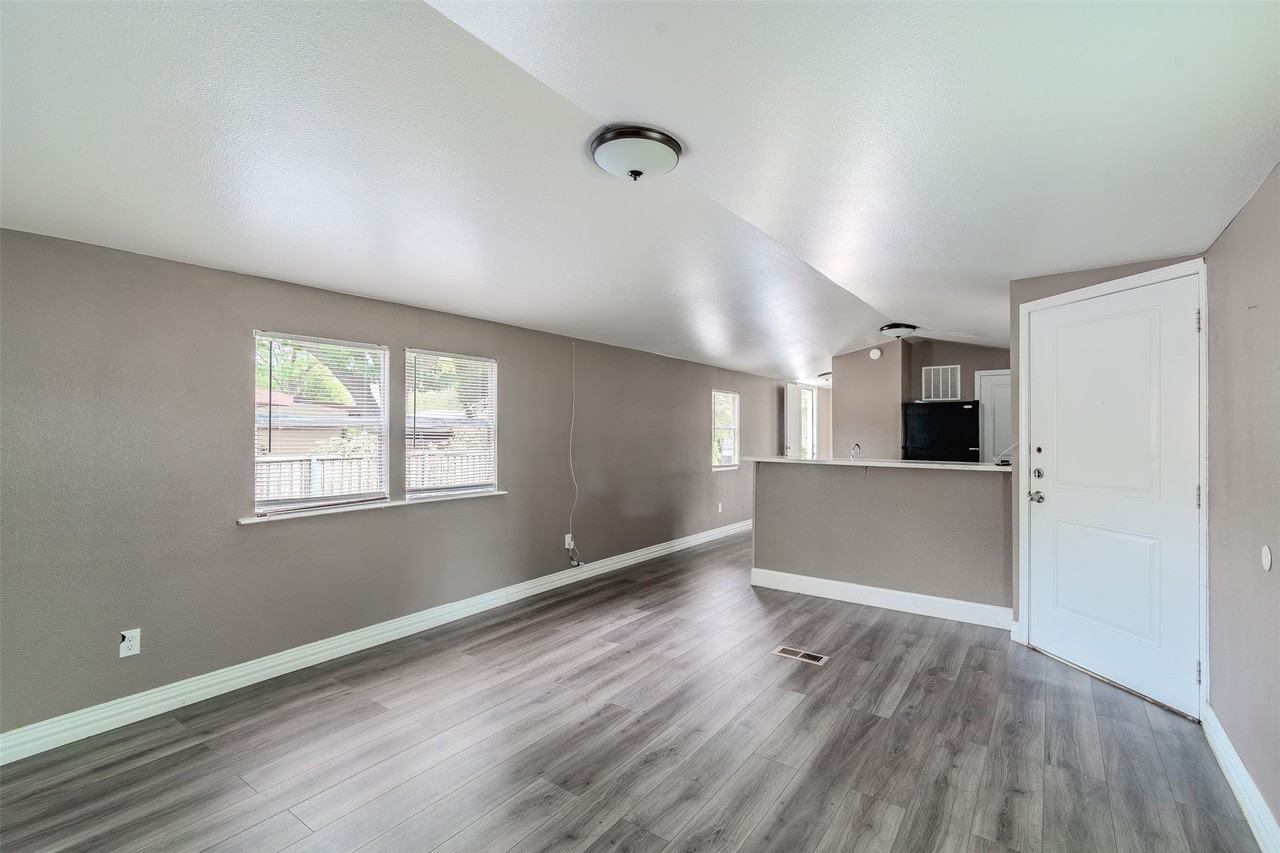 5641 Kimber Ln - Photo 6 of 18