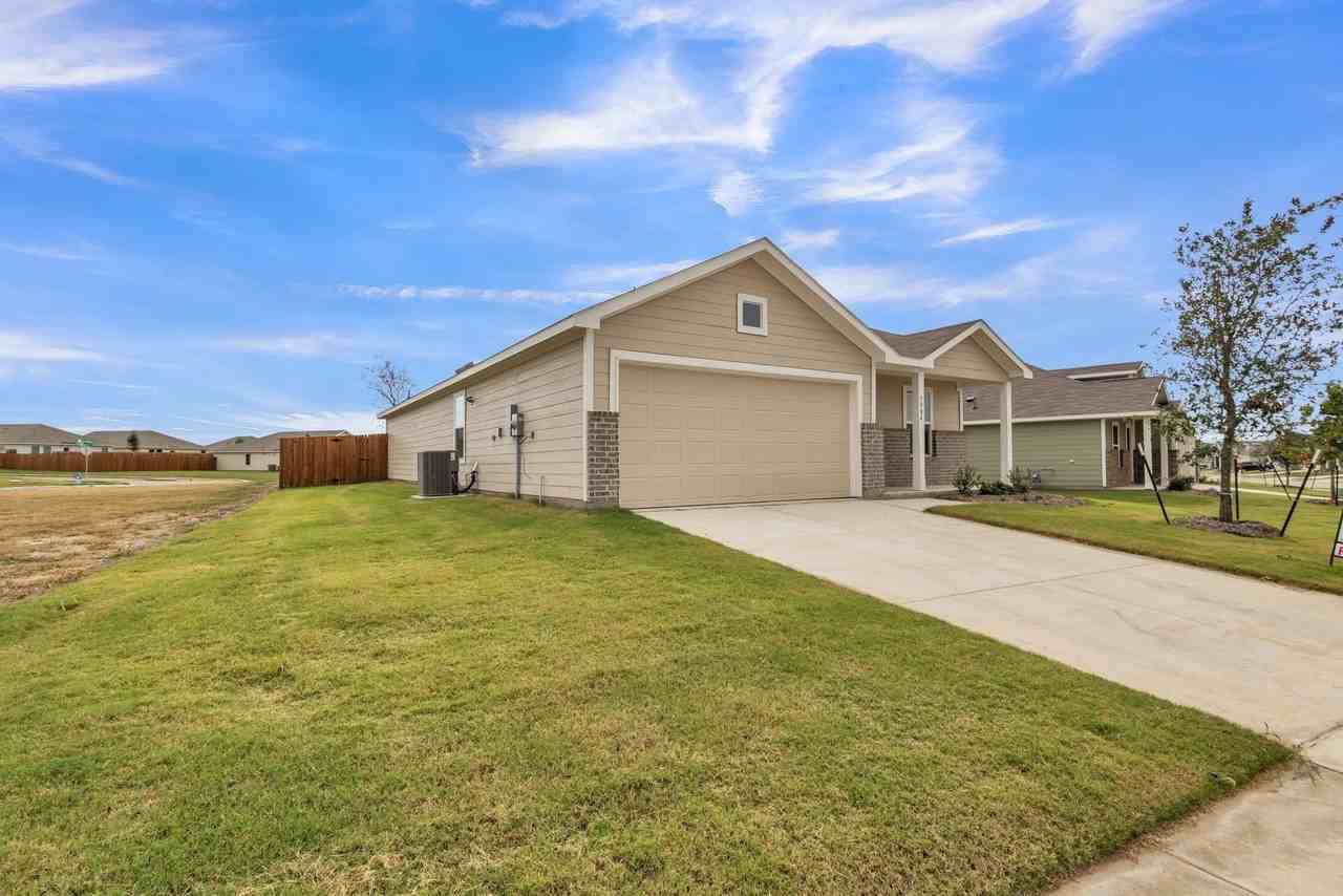 7904 Thornton Dr - Photo 2 of 40