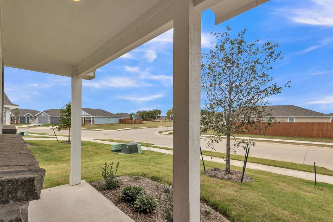 7904 Thornton Dr - Photo 4 of 40