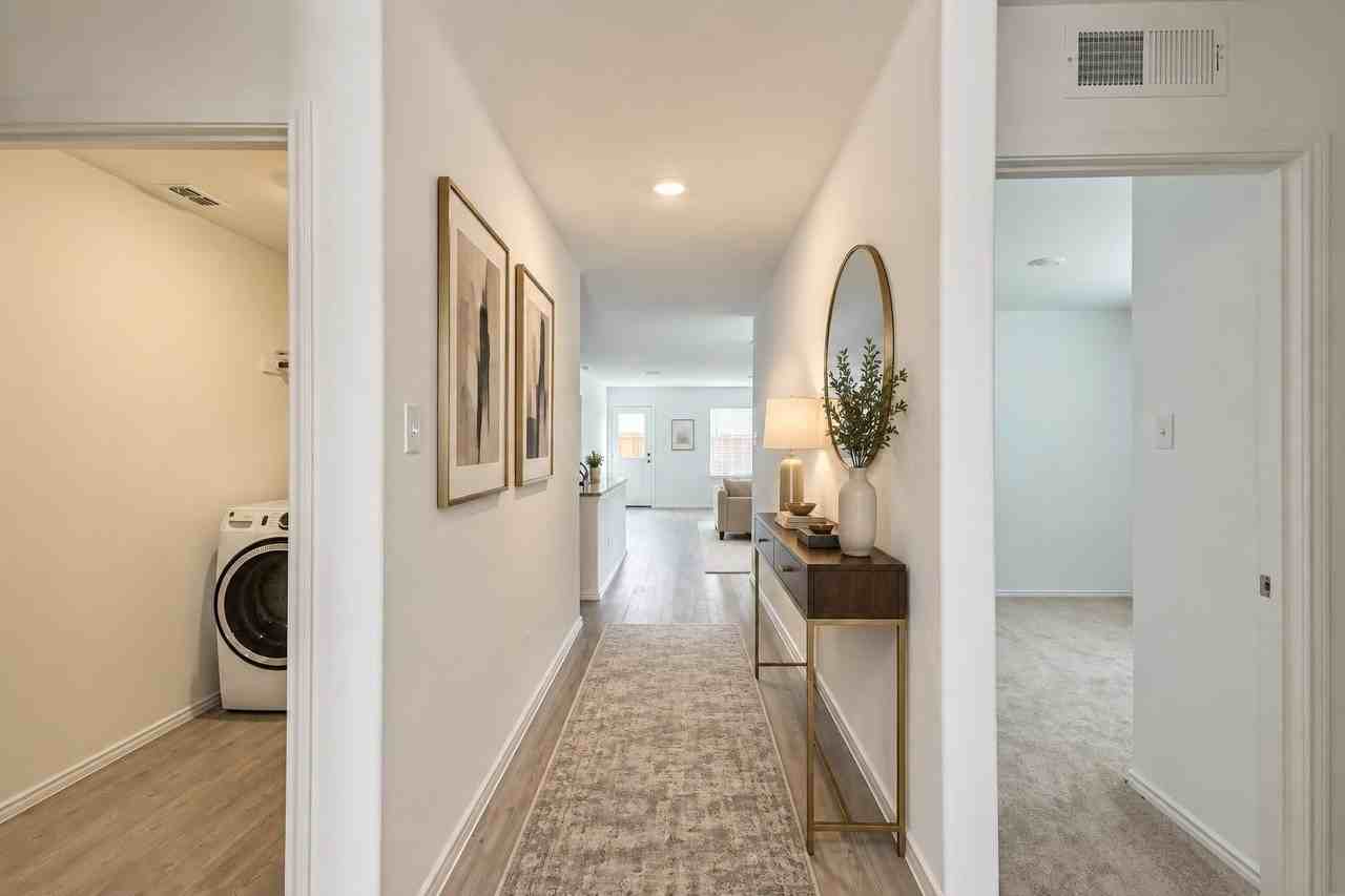 7904 Thornton Dr - Photo 5 of 40