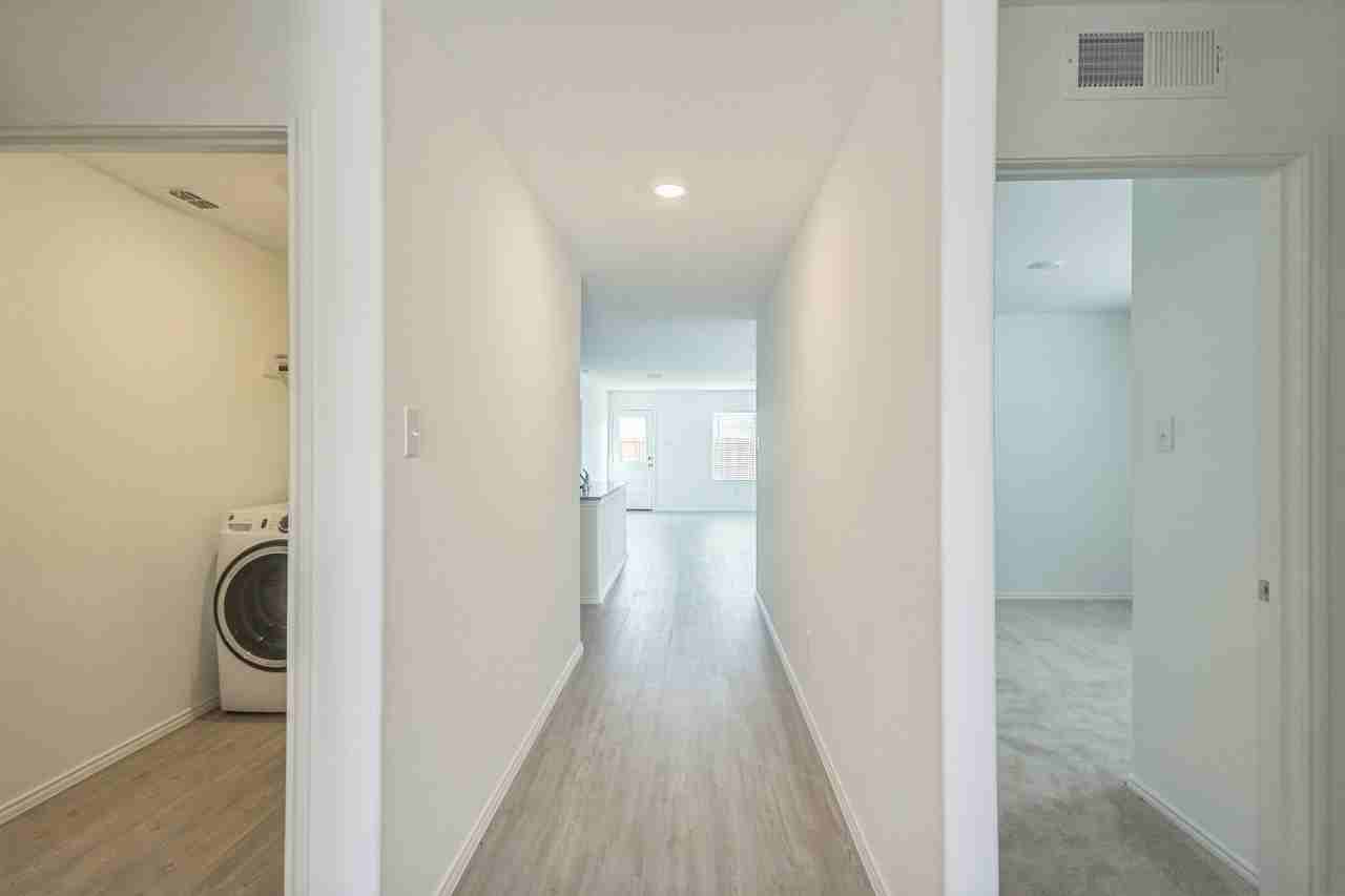 7904 Thornton Dr - Photo 6 of 40