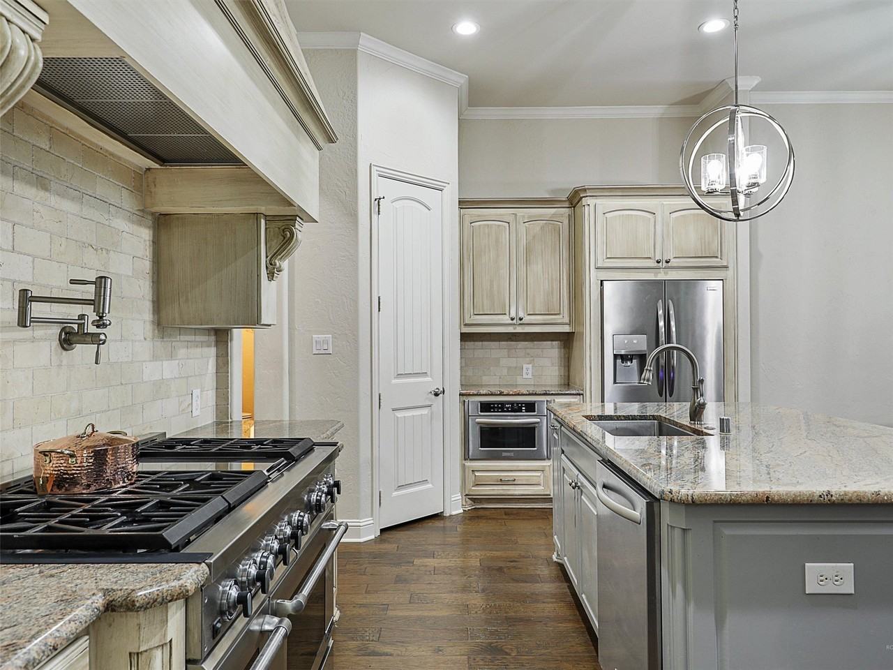 11216 Ashley Ln - Photo 4 of 38