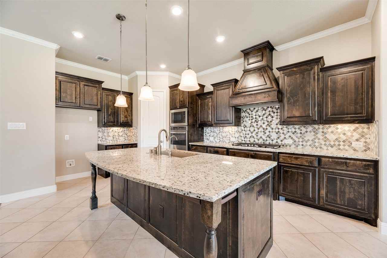4304 Caney Creek Cir - Photo 2 of 20