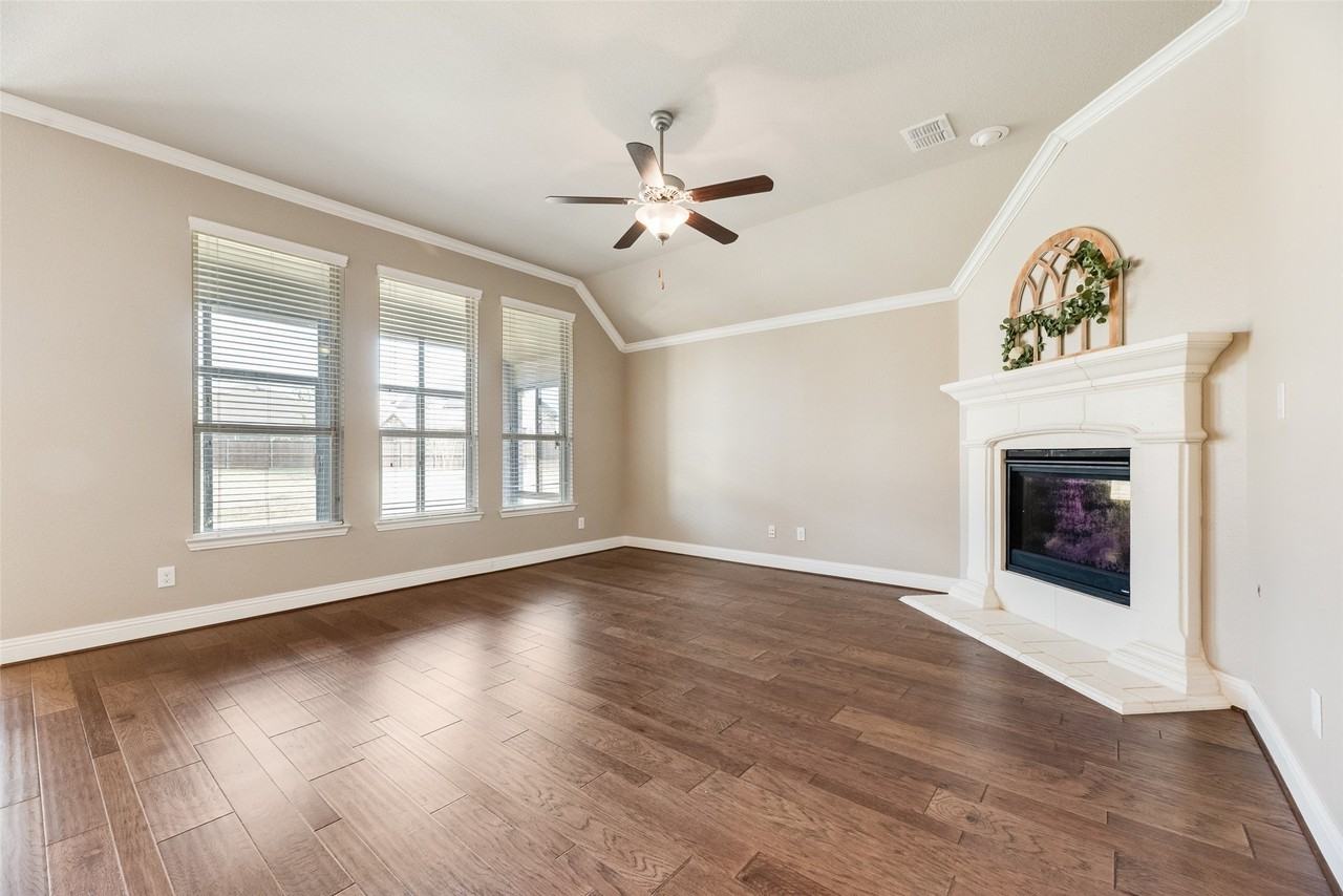4304 Caney Creek Cir - Photo 3 of 20