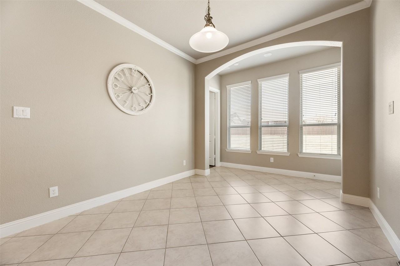 4304 Caney Creek Cir - Photo 5 of 20
