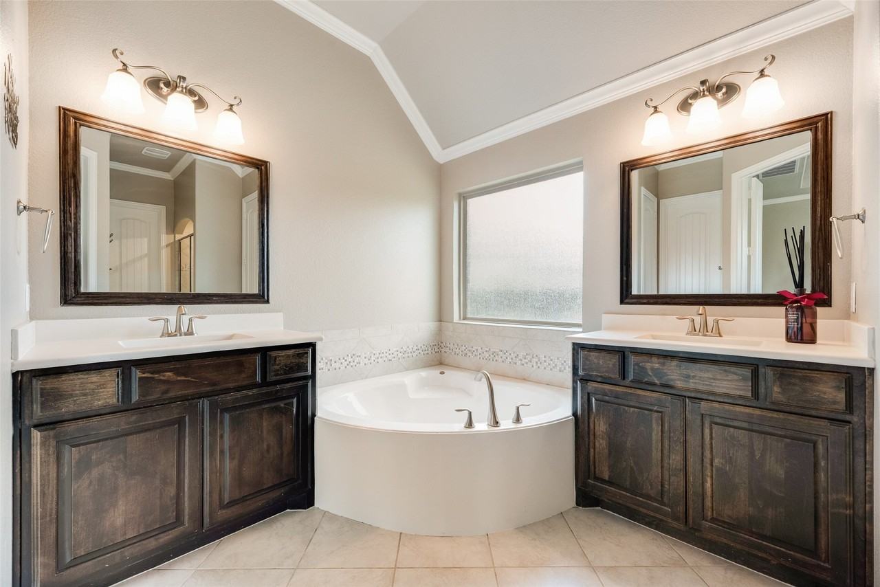 4304 Caney Creek Cir - Photo 7 of 20