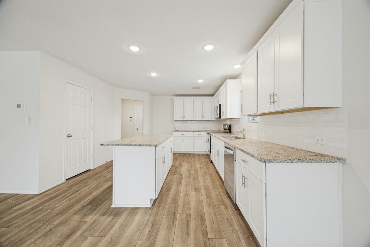 400 Alton St - Photo 7 of 24
