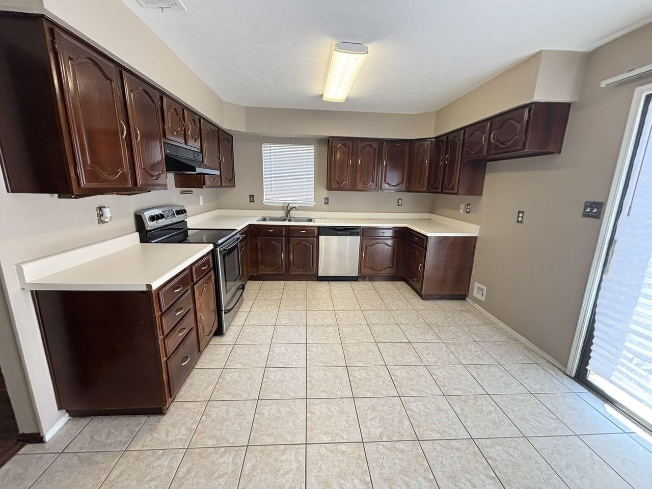 4121 Driscoll Dr - Photo 3 of 14
