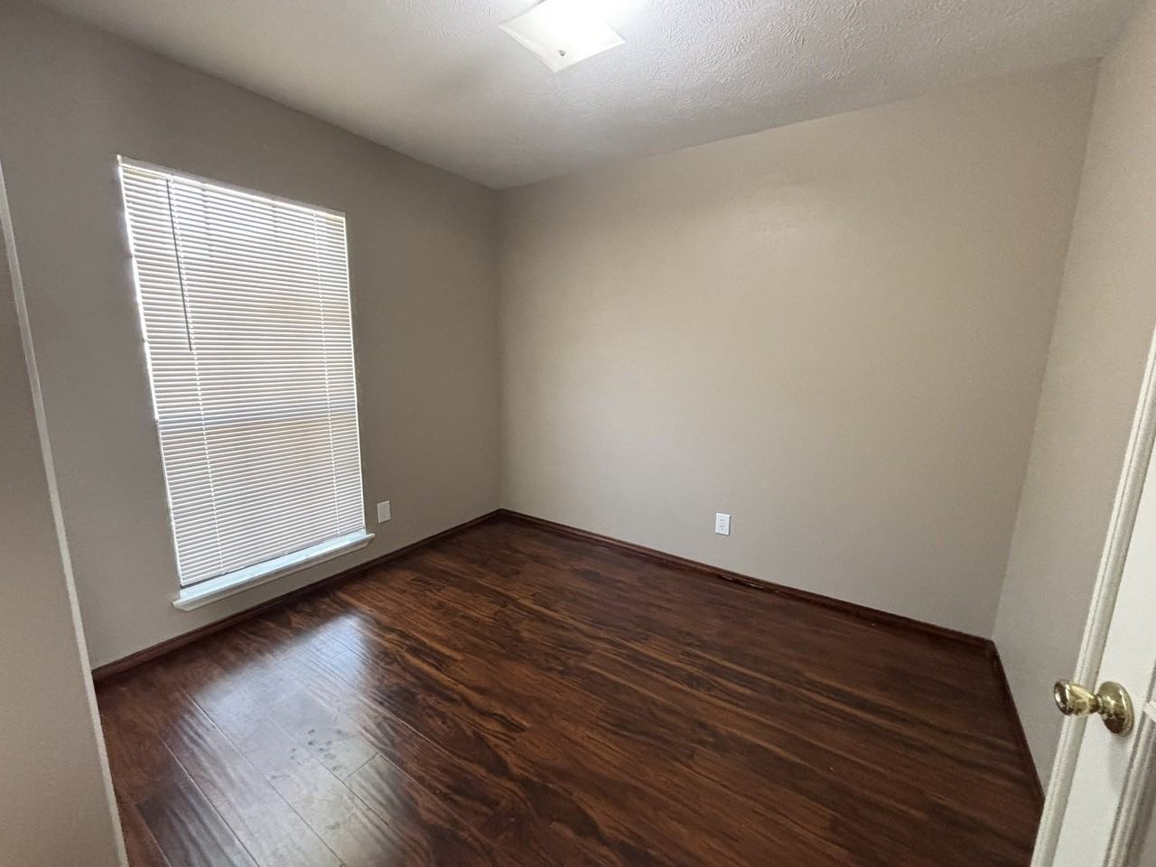 4121 Driscoll Dr - Photo 6 of 14