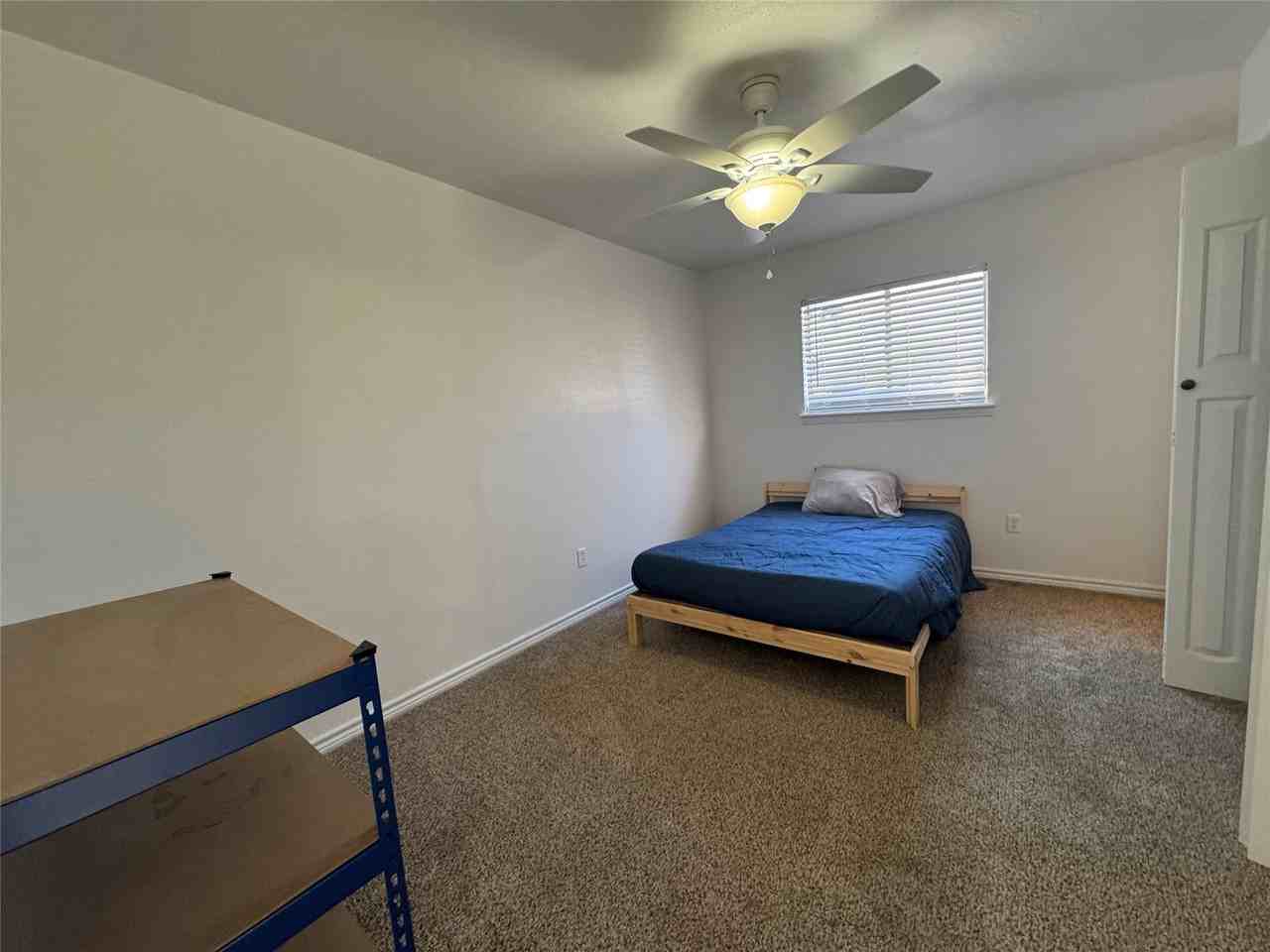 1415 Sewell St #28 - Photo 5 of 9
