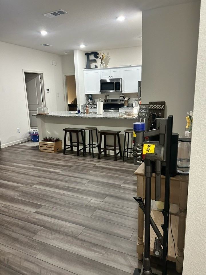833 Lexington Ln - Photo 3 of 20