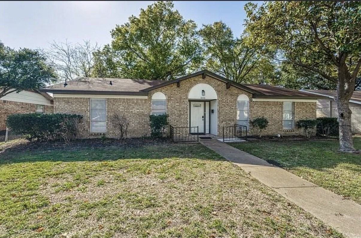 1606 Travis St - Photo 2 of 24