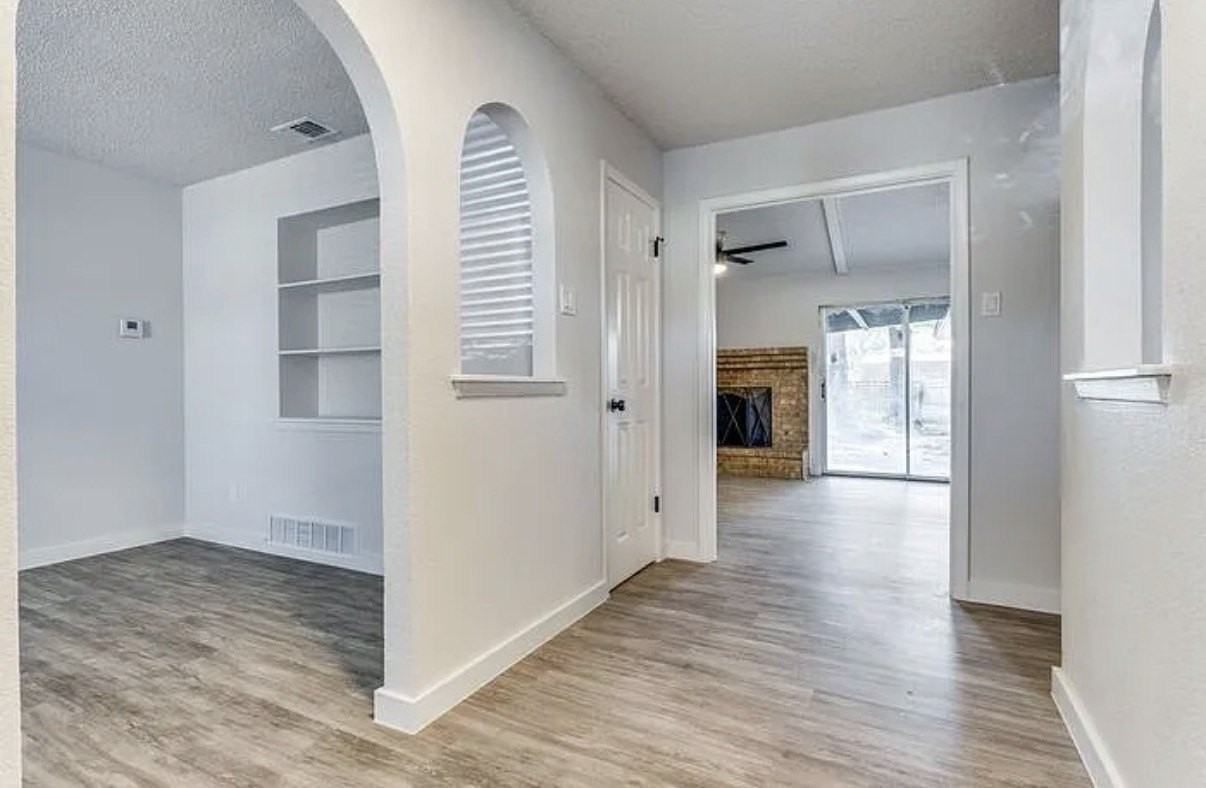 1606 Travis St - Photo 4 of 24