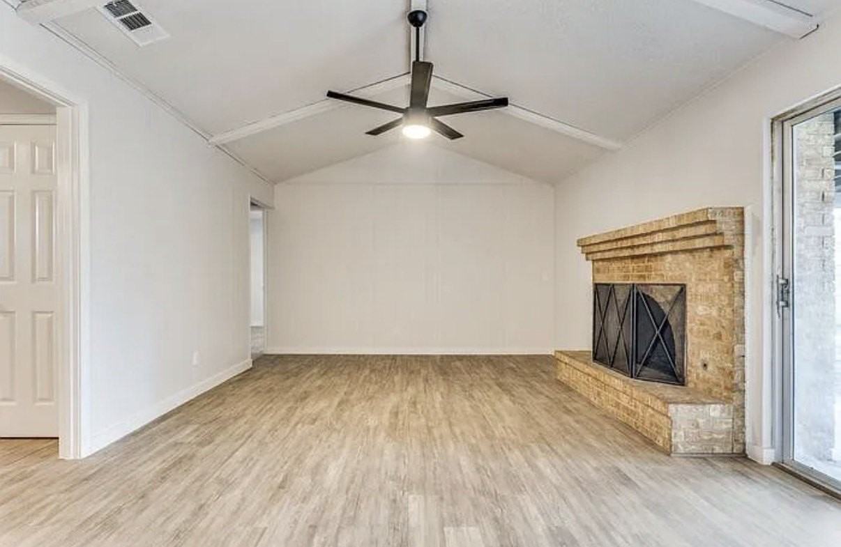 1606 Travis St - Photo 7 of 24