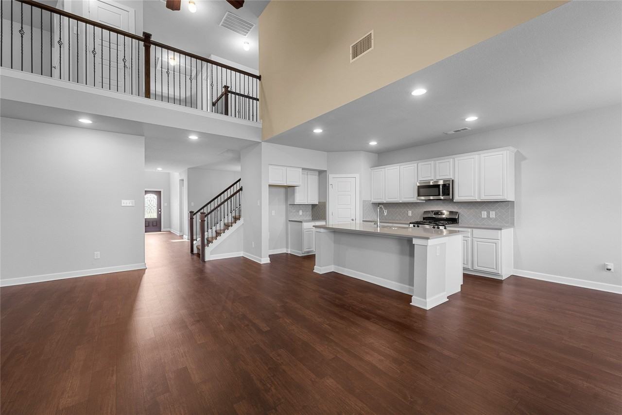1296 Carlsbad Dr - Photo 3 of 32
