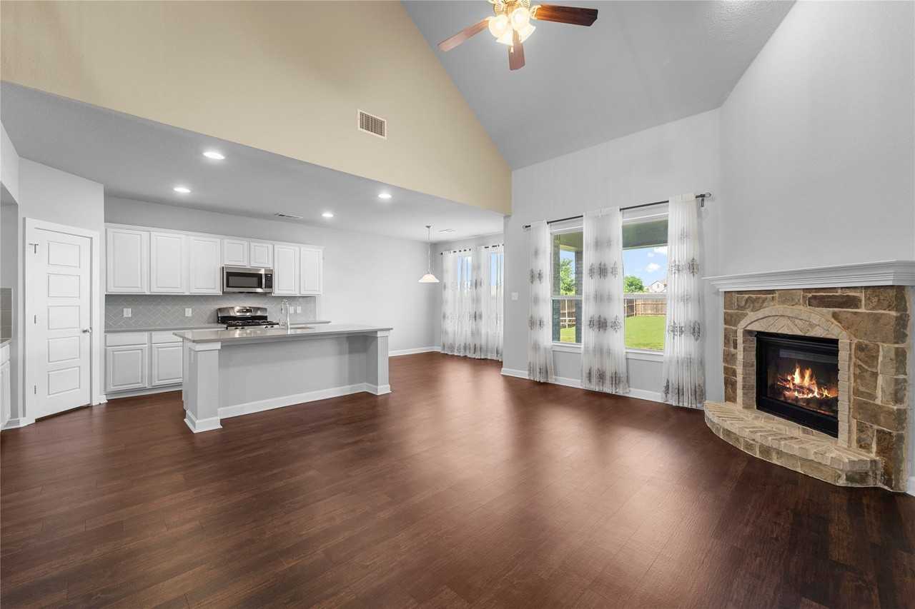 1296 Carlsbad Dr - Photo 4 of 32
