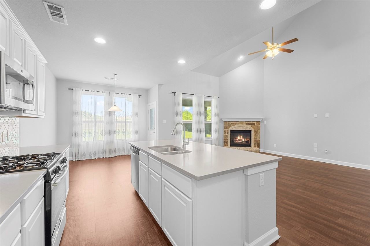 1296 Carlsbad Dr - Photo 6 of 32