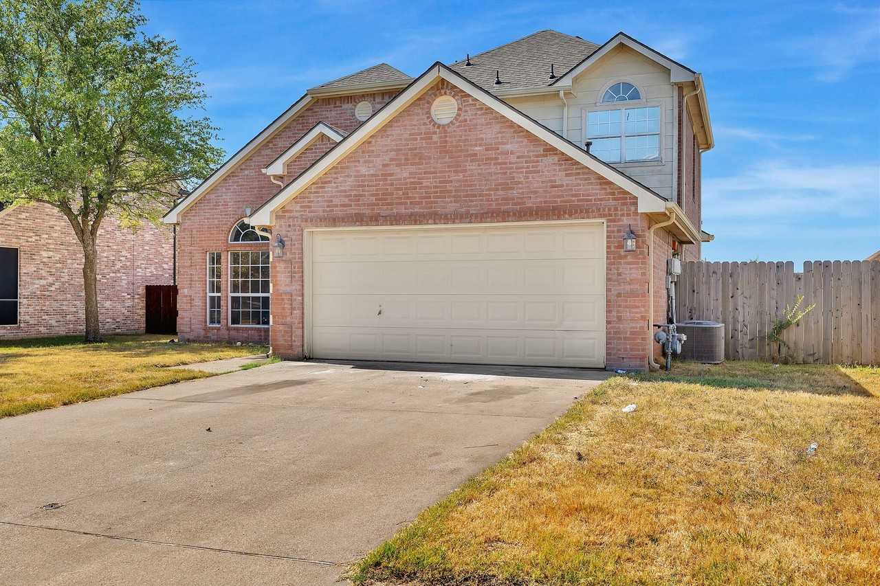 3226 Eagle Ln - Photo 3 of 33