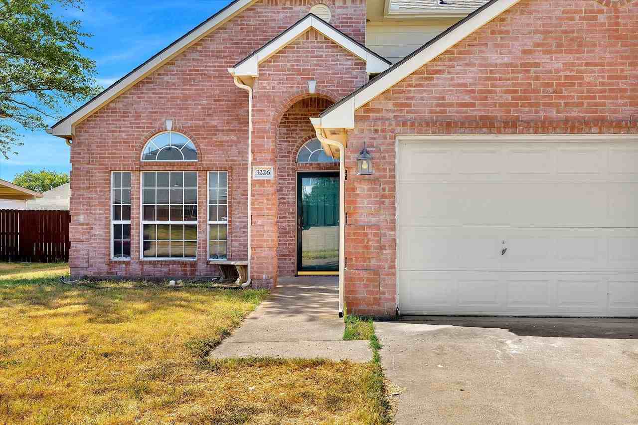 3226 Eagle Ln - Photo 4 of 33
