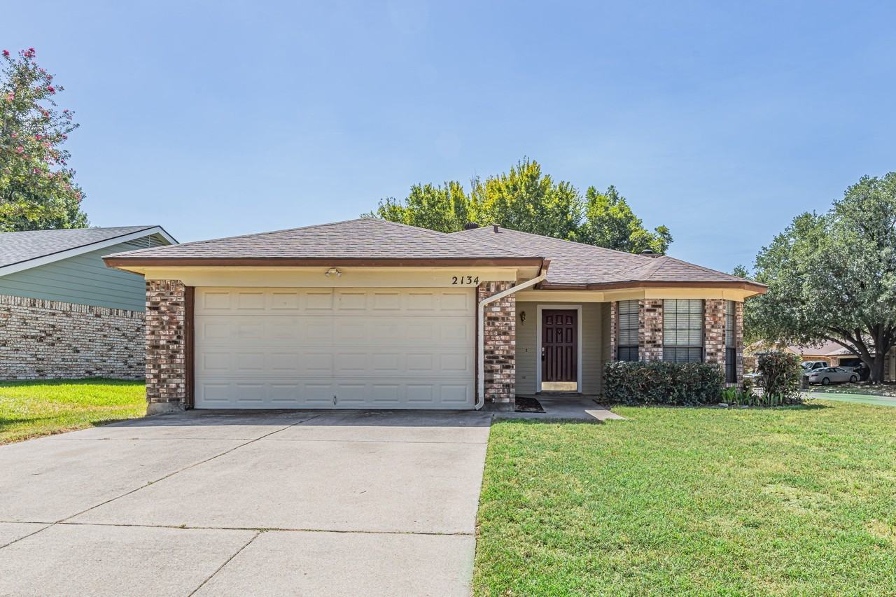 2134 Reverchon Dr - Photo 2 of 23