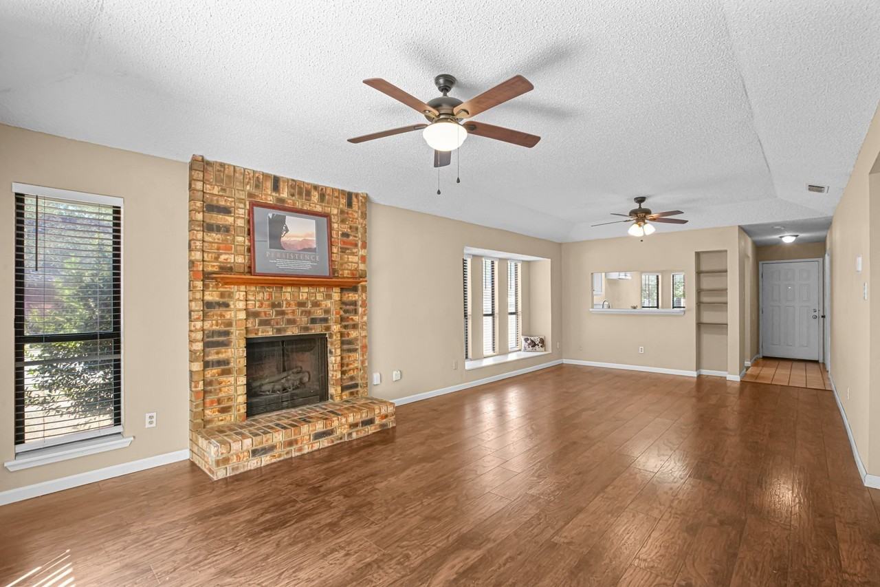 2134 Reverchon Dr - Photo 3 of 23