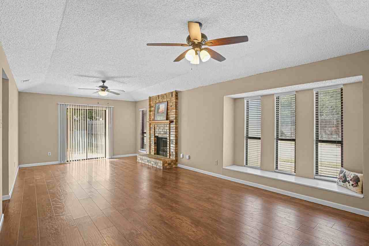 2134 Reverchon Dr - Photo 4 of 23