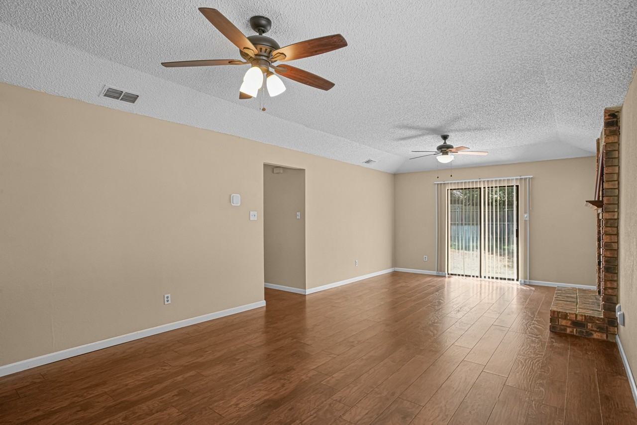2134 Reverchon Dr - Photo 5 of 23