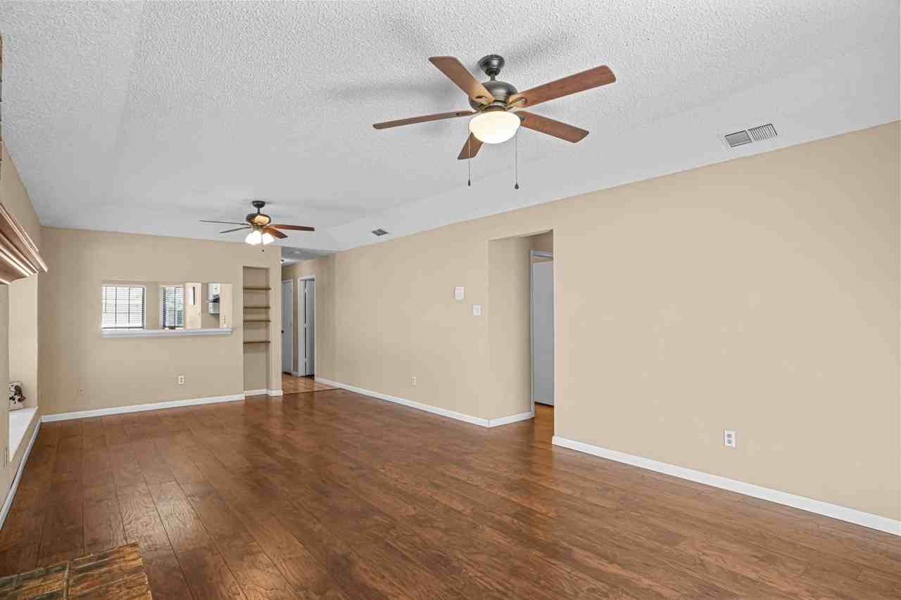 2134 Reverchon Dr - Photo 6 of 23
