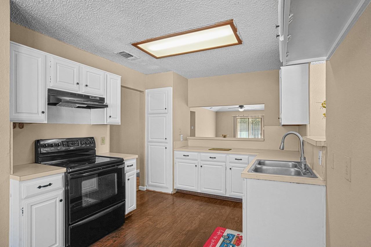 2134 Reverchon Dr - Photo 7 of 23