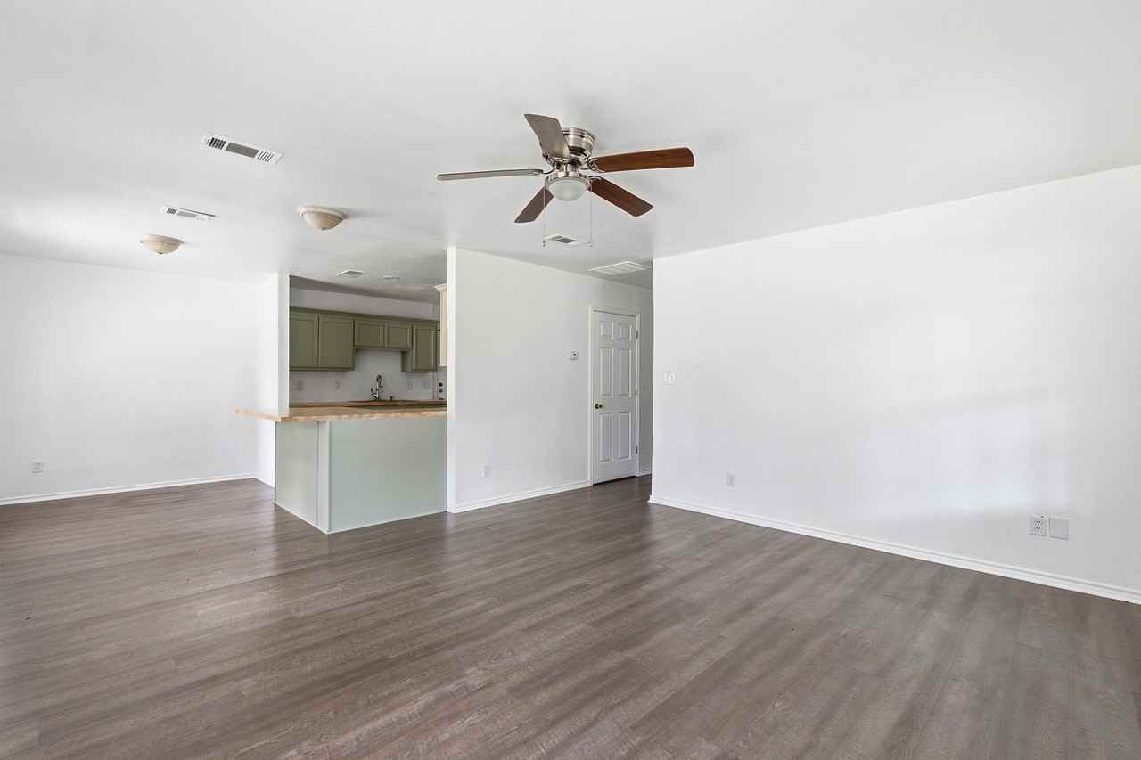 604 S Maxey St - Photo 5 of 25
