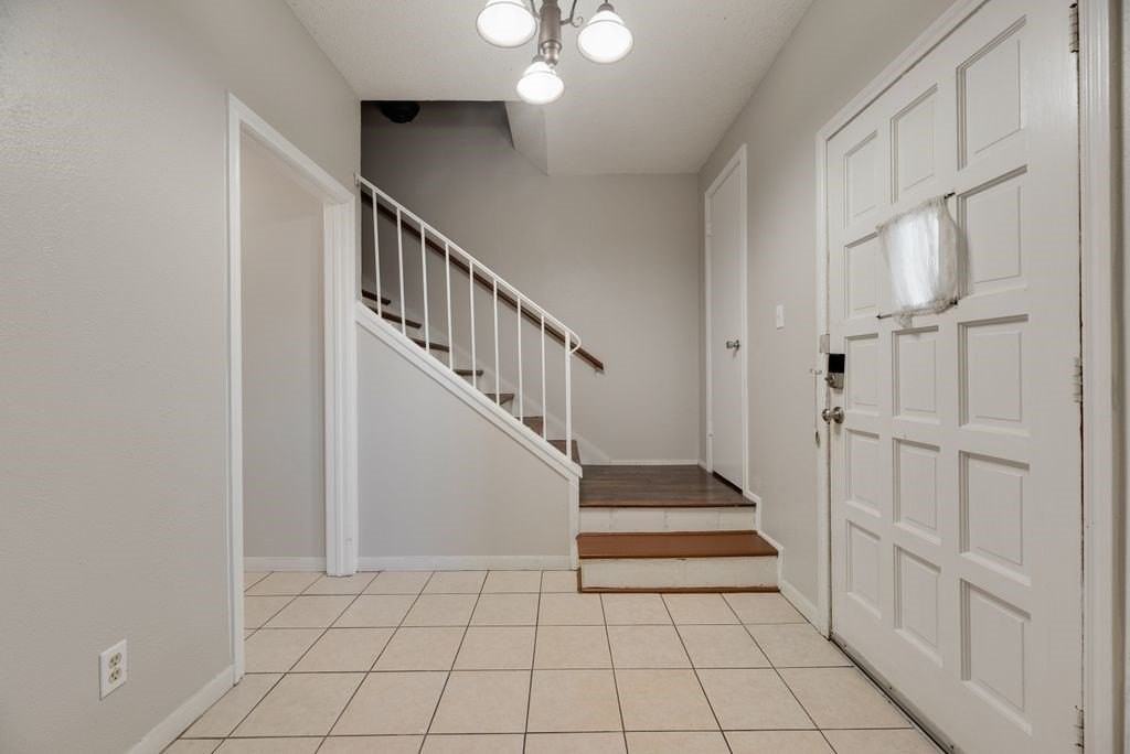 624 Trailwood Ct - Photo 2 of 20