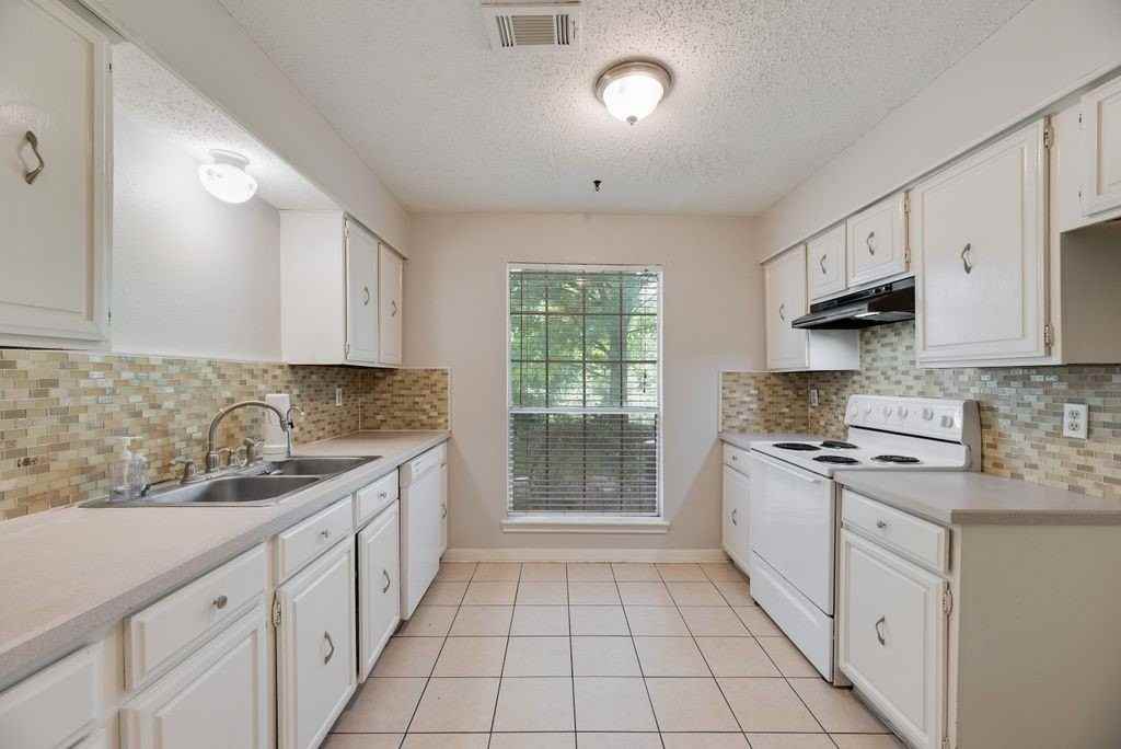 624 Trailwood Ct - Photo 5 of 20