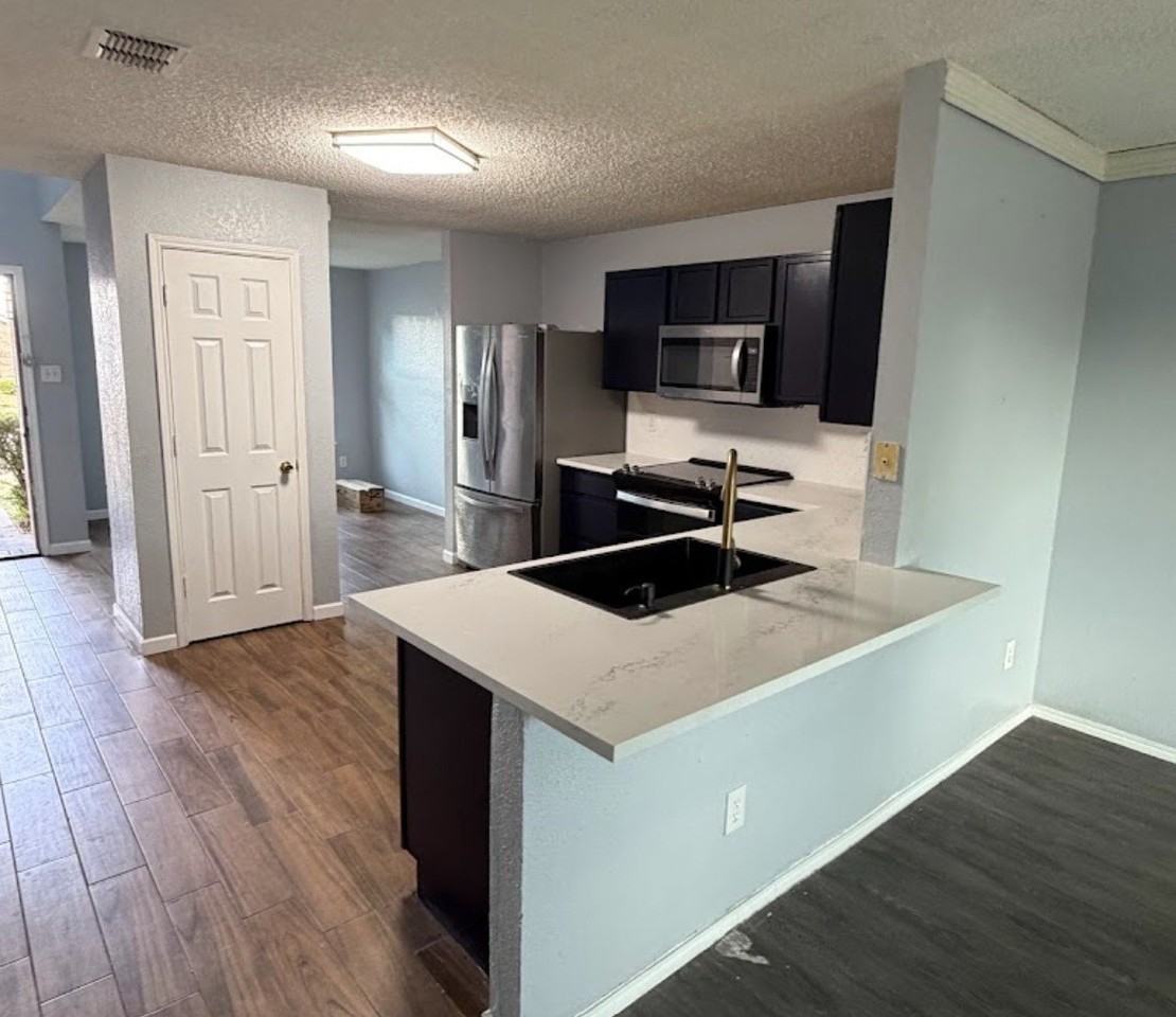 1705 Pin Oak Trl - Photo 2 of 3