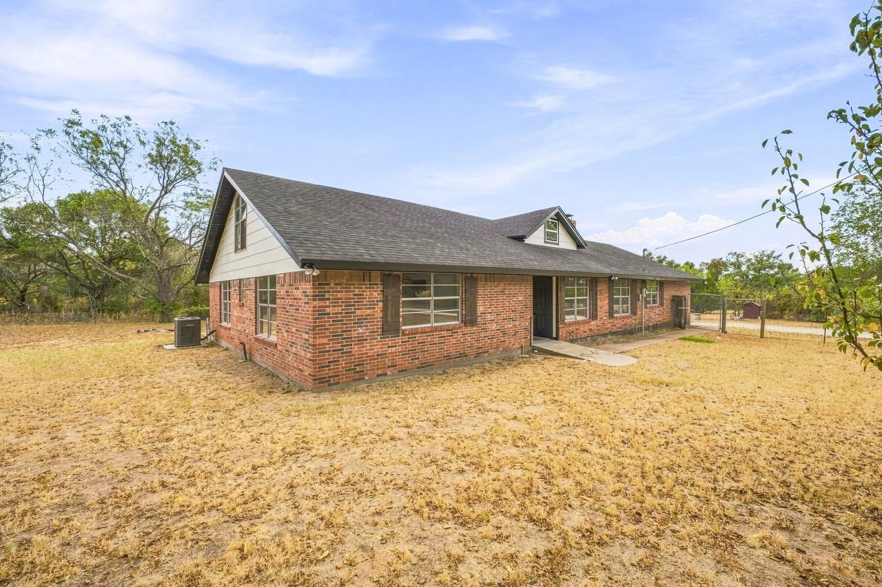 2771 S Fm 200 - Photo 2 of 40