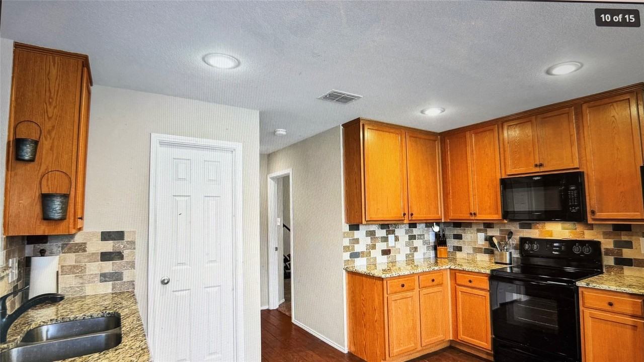 4500 Mountain Oak St - Photo 2 of 11