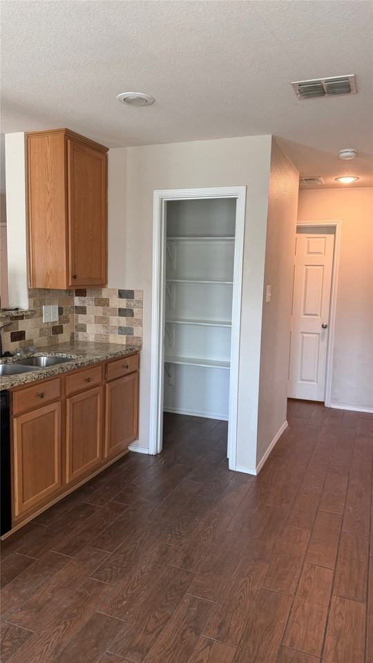 4500 Mountain Oak St - Photo 6 of 11