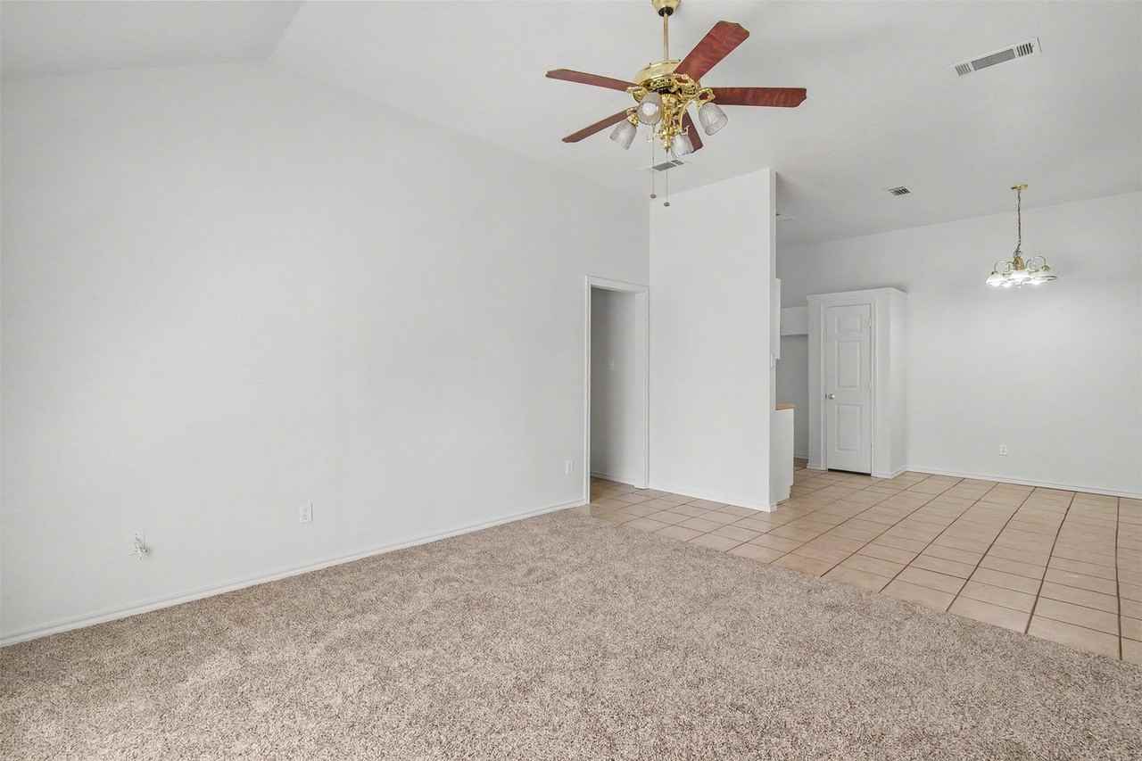 210 Joshua Blvd - Photo 3 of 20